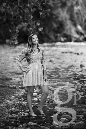 Leah_Senior-BW-120
