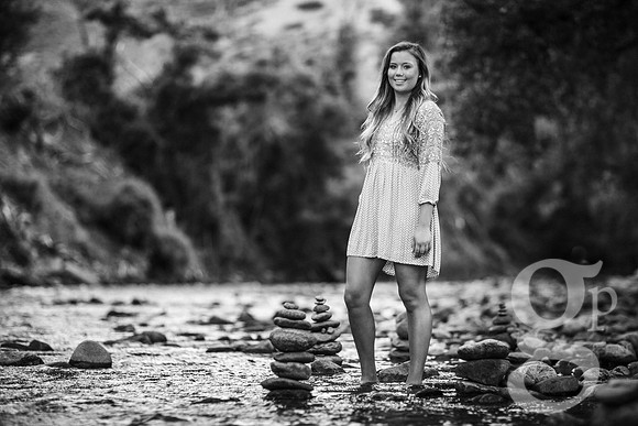 Leah_Senior-BW-128