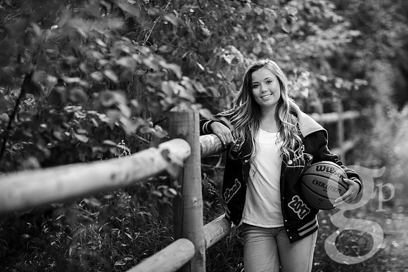 Leah_Senior-BW-52