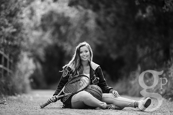 Leah_Senior-BW-43