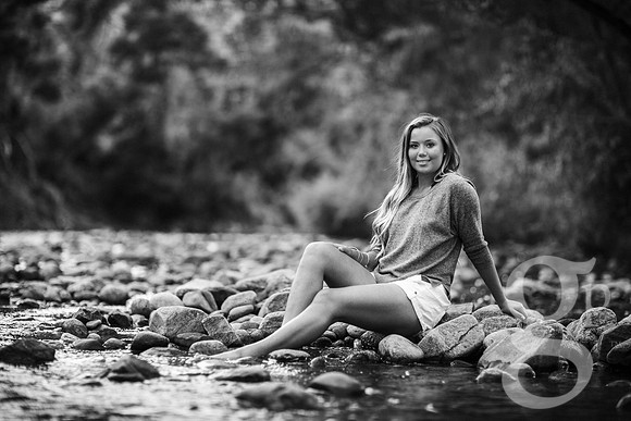 Leah_Senior-BW-113