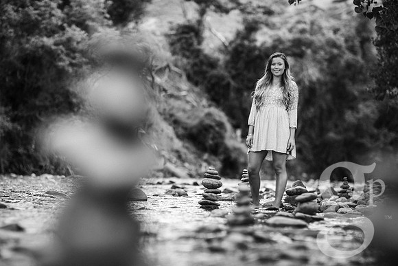 Leah_Senior-BW-125