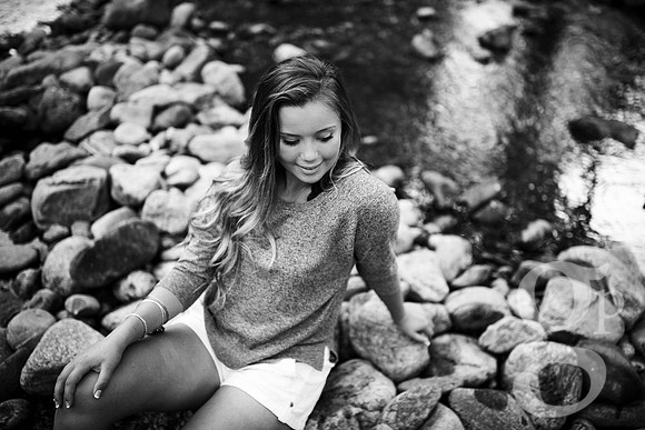 Leah_Senior-BW-117
