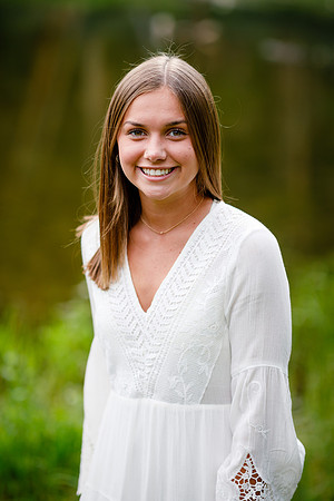 Ellie_Senior-Edited-3