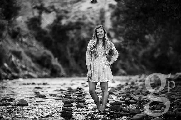 Leah_Senior-BW-130