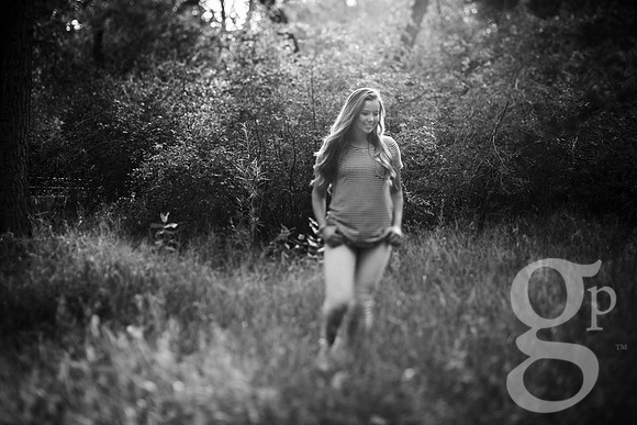 Leah_Senior-BW-31
