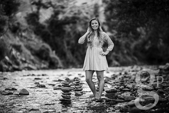 Leah_Senior-BW-131