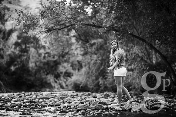 Leah_Senior-BW-110