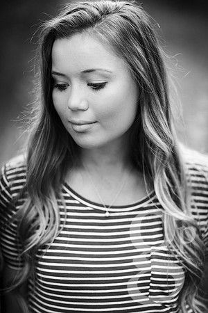 Leah_Senior-BW-26