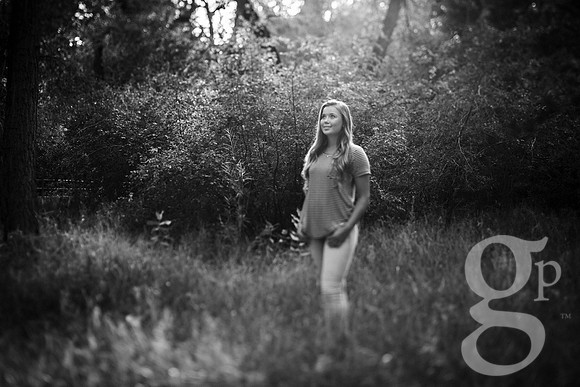Leah_Senior-BW-30