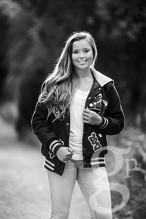 Leah_Senior-BW-40