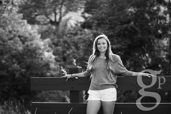 Leah_Senior-BW-79