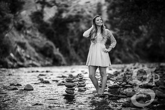 Leah_Senior-BW-132