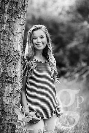 Leah_Senior-BW-28